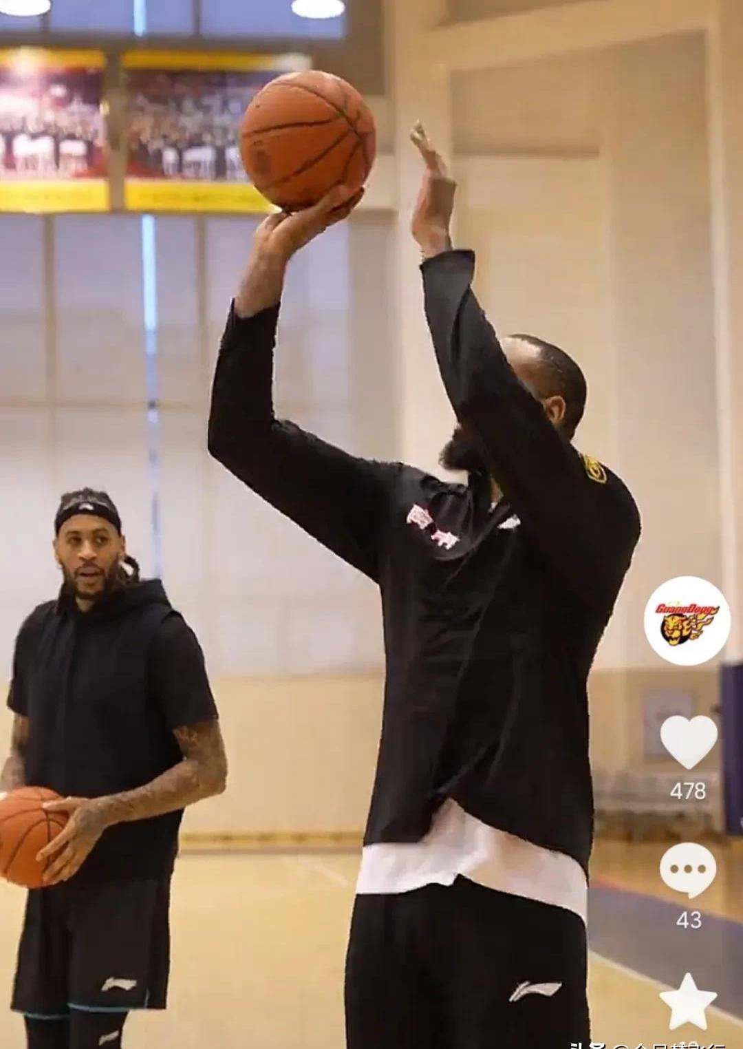 乐鱼开云体育-NBA球队赛事严阵以待，备战季后赛